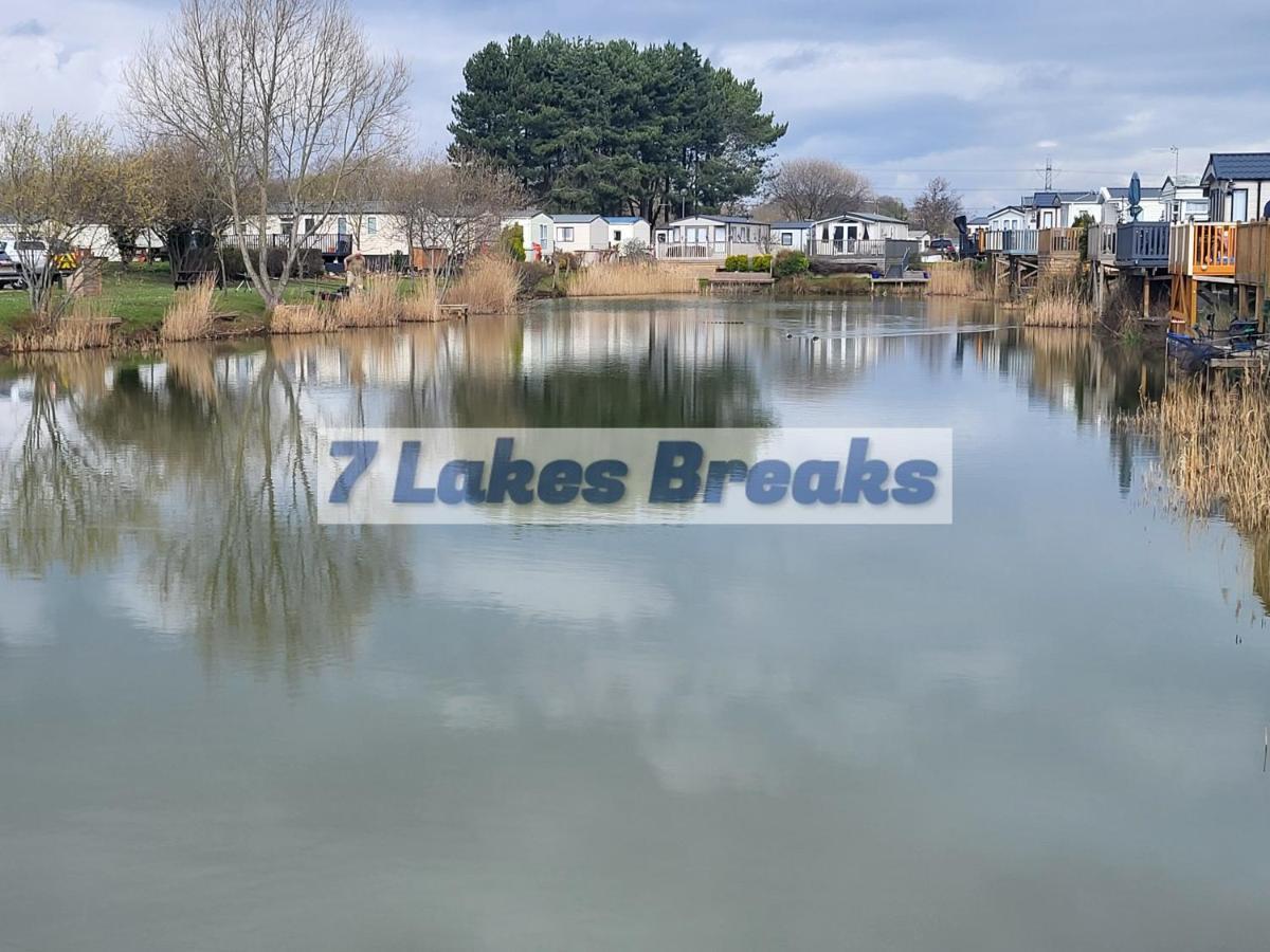7 Lakes Breaks At 7 Lakes Country Park Crowle  Exterior photo