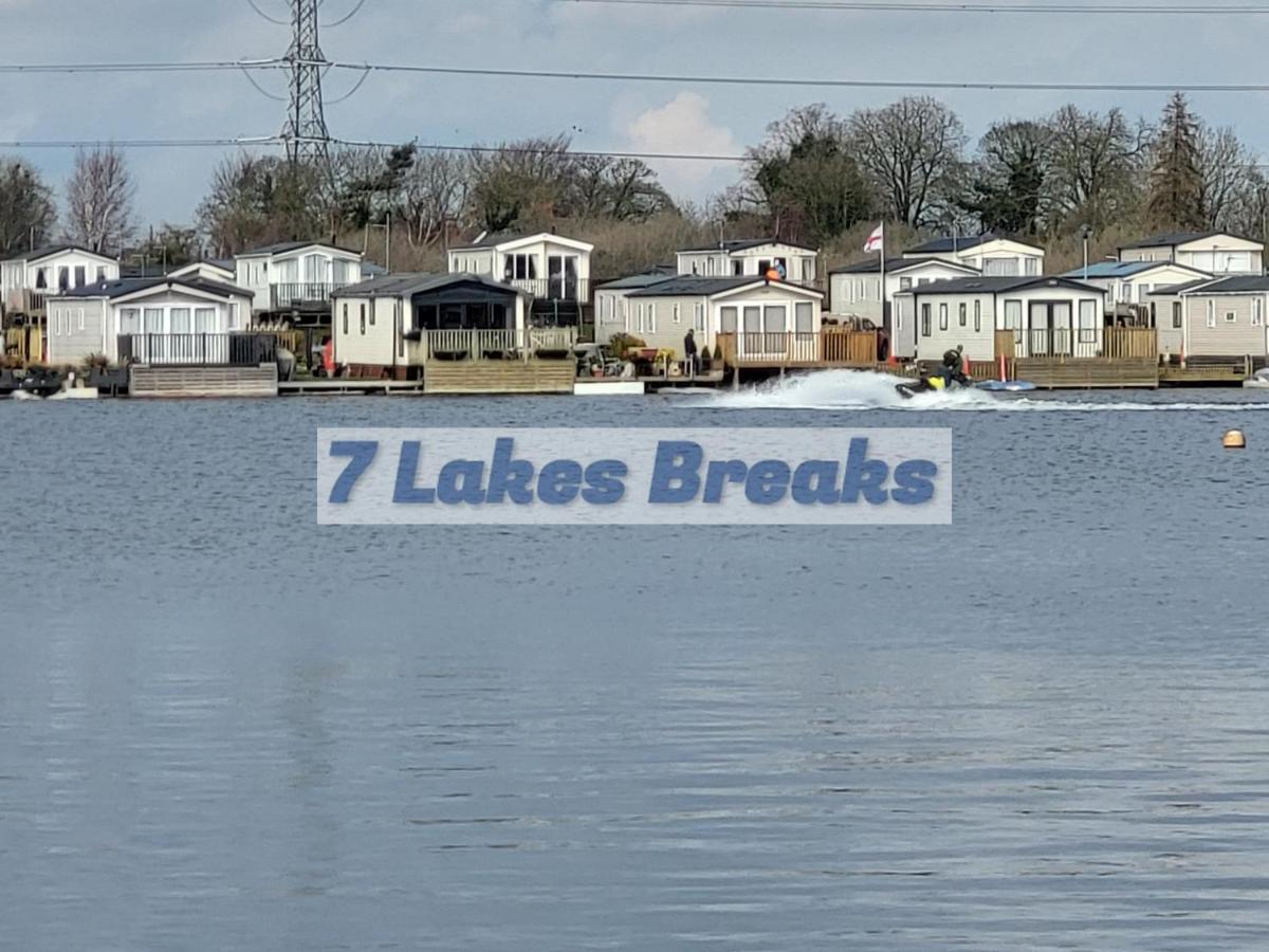 7 Lakes Breaks At 7 Lakes Country Park Crowle  Exterior photo